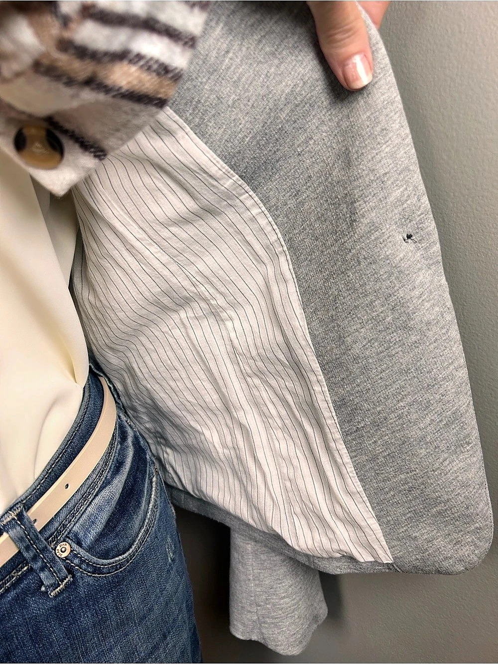 LOFT Gray Cotton Knit Blazer Jacket
Size 6 Classic Preppy Workwear - Picture 9 of 11